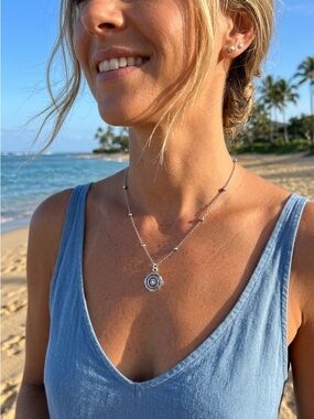 5/$15 🩷 MUST BUNDLE Silver Floral Pendant Necklace
